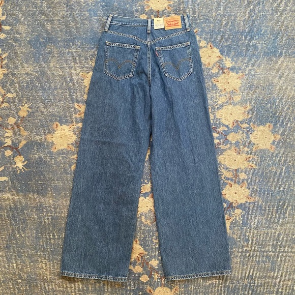 NWT Levi's High Waisted Straight Jeans - Picture 4 of 5